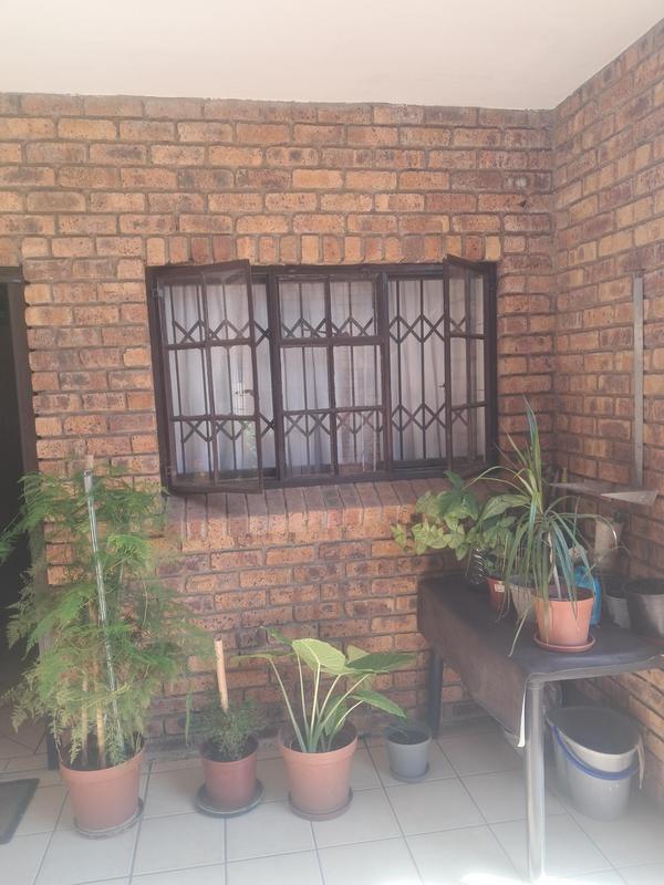 2 Bedroom Property for Sale in Rustenburg Central North West